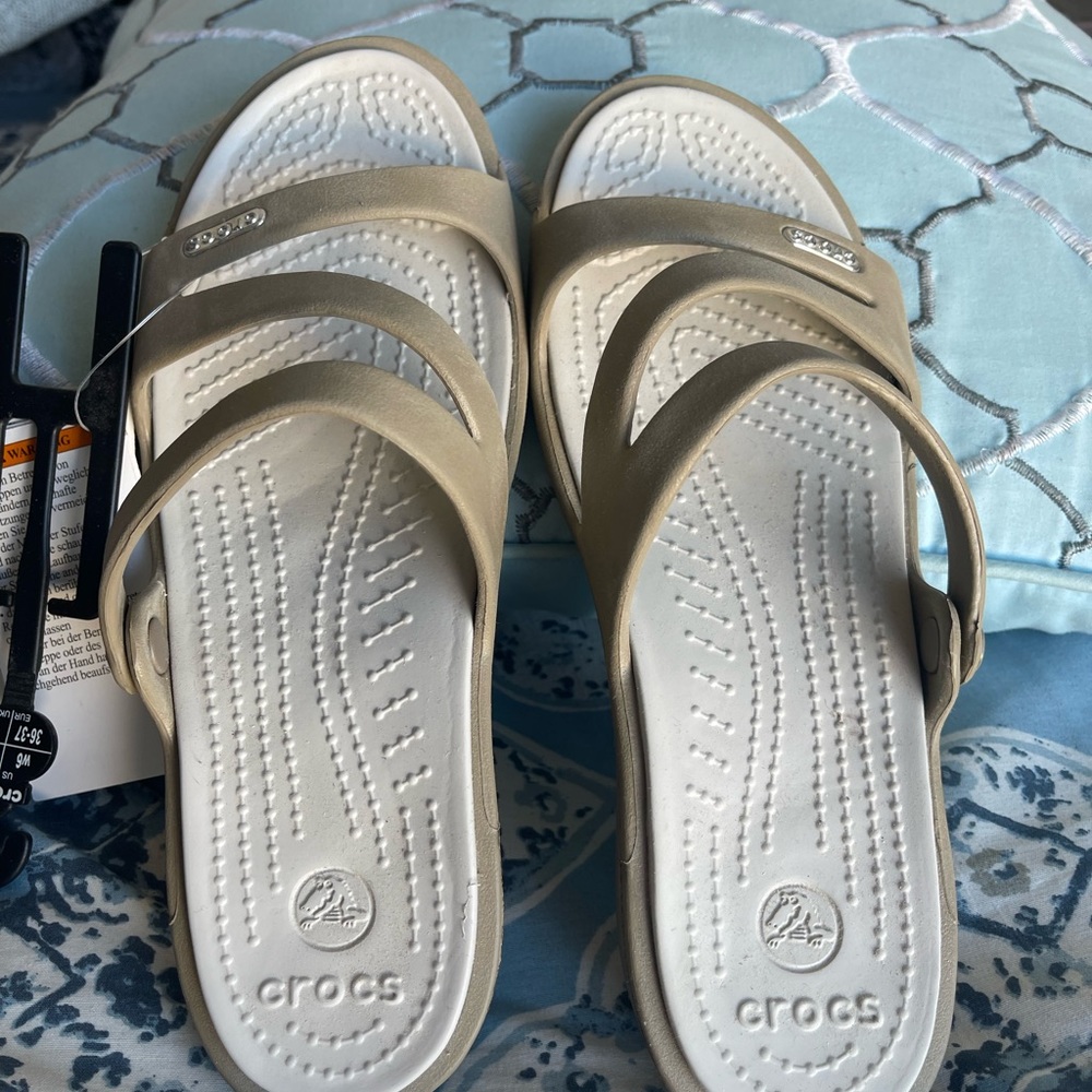 Crocs Patricia slip on size W6 US size new with tags